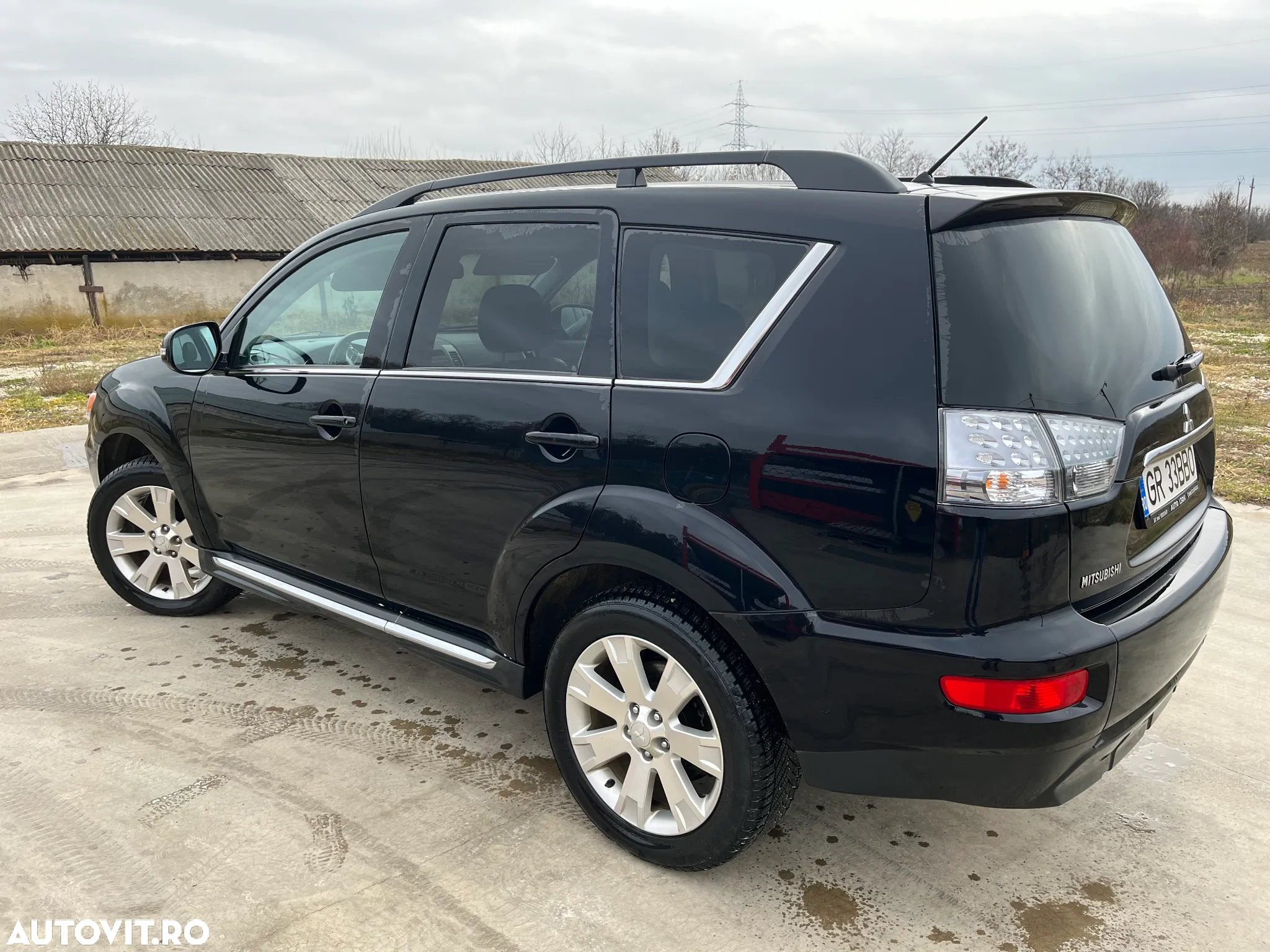 Mitsubishi Outlander - 4