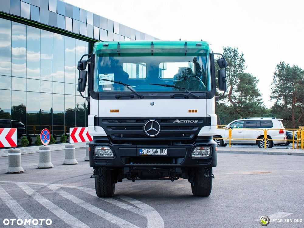 Mercedes-Benz 3332 AK 6x6 podwozie pod zabudowę - 4