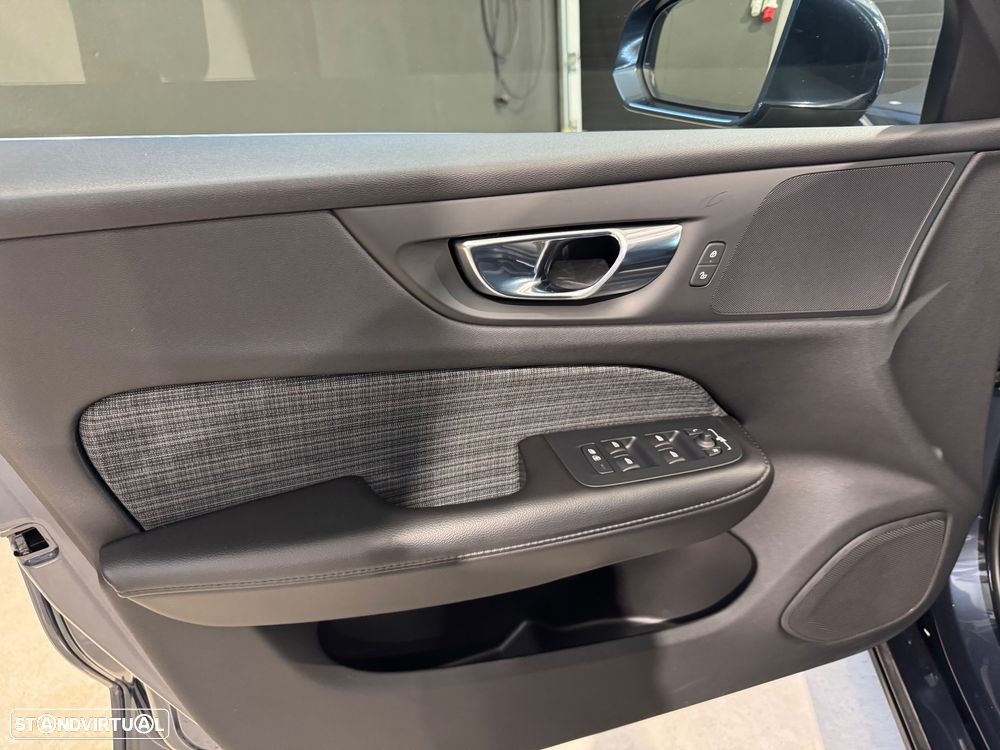 Volvo V60 2.0 T6 AWD TE Core - 28