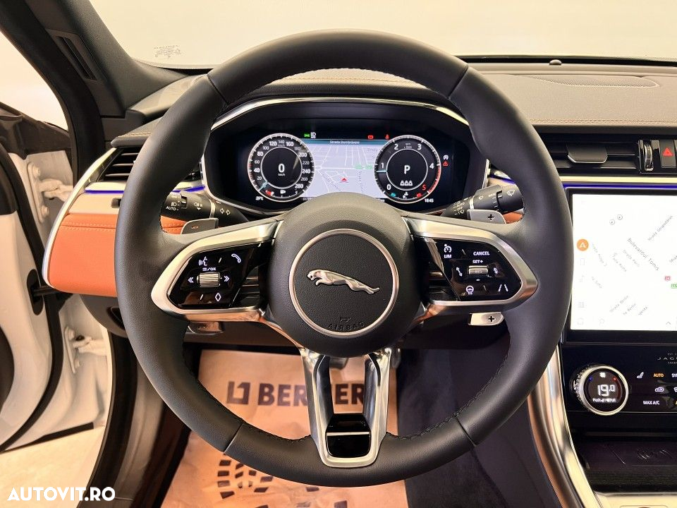 Jaguar XF - 17