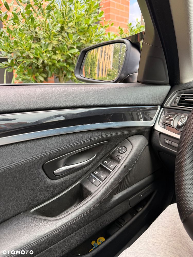 BMW Seria 5 530d xDrive - 15
