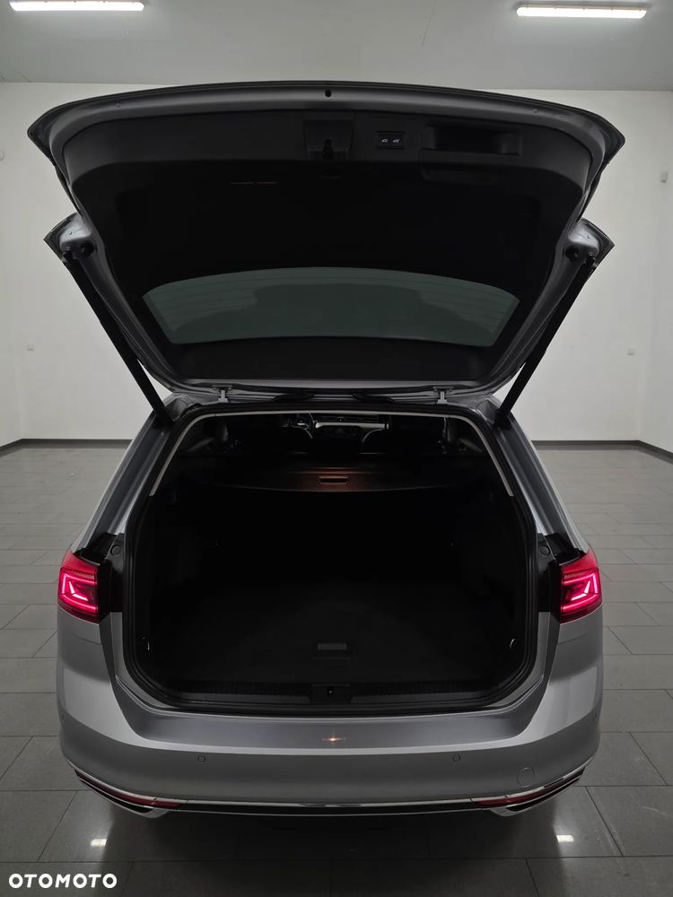 Volkswagen Passat - 38