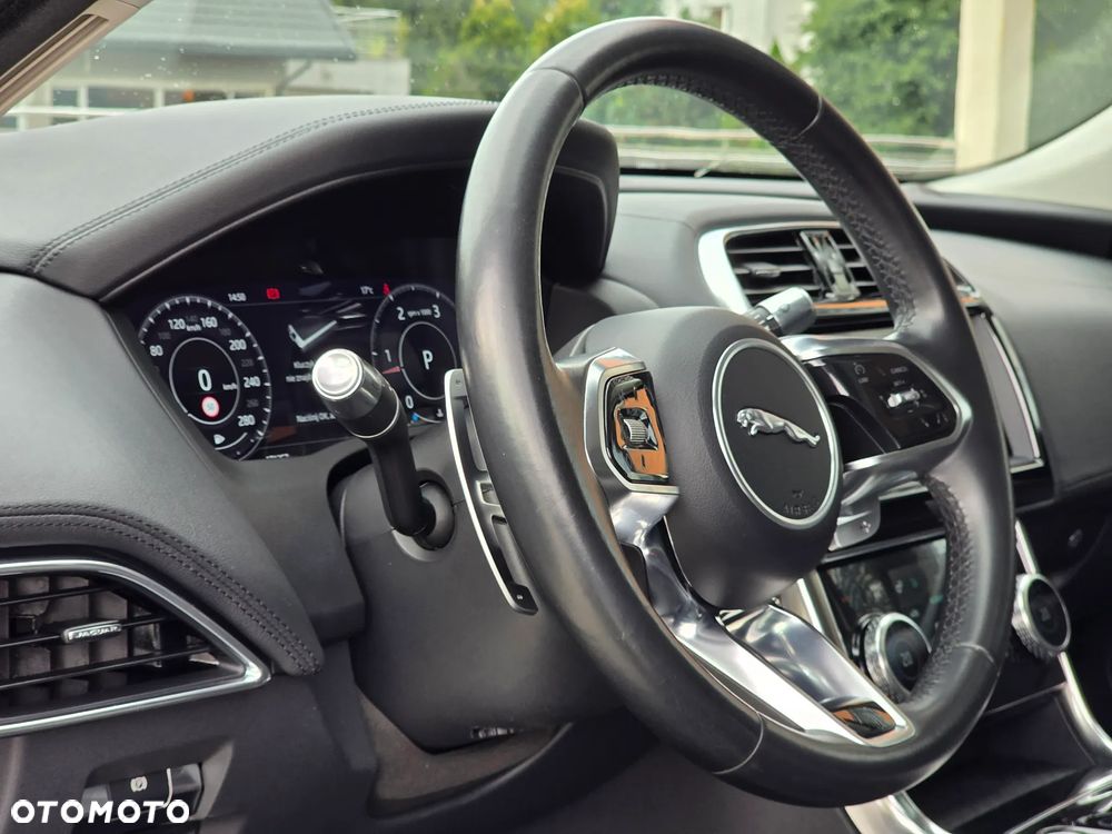 Jaguar XE 2.0 D180 R-Dynamic S - 34