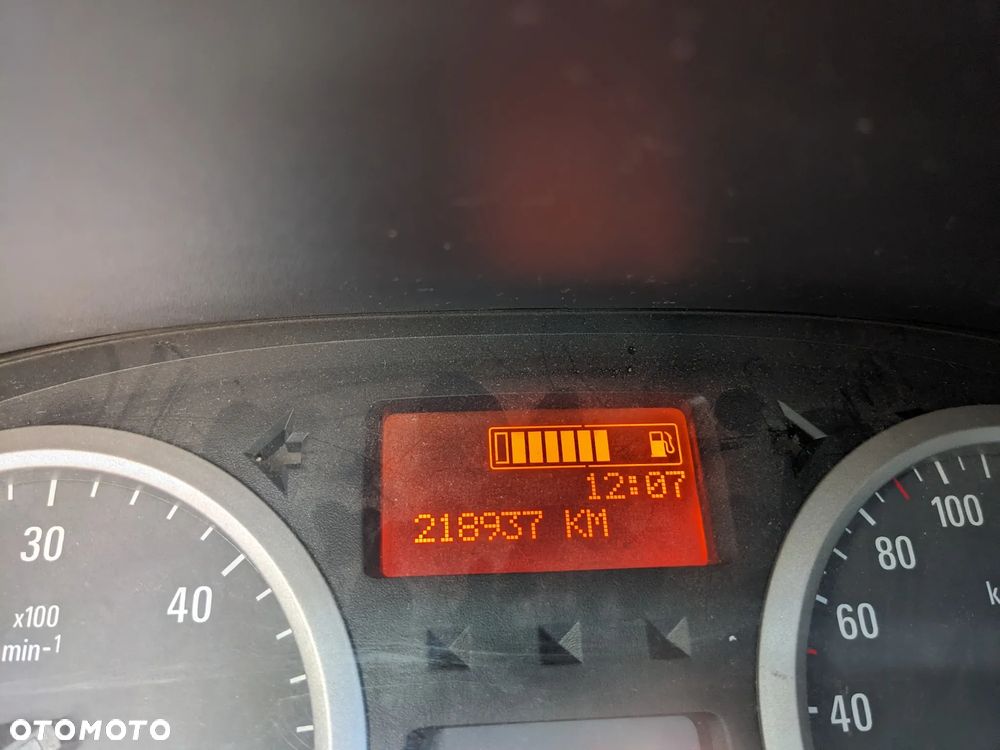 Opel Vivaro - 18