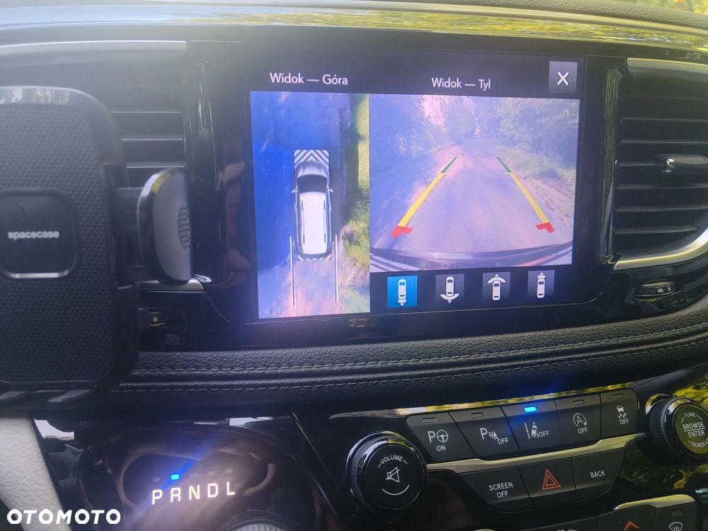 Chrysler Pacifica - 30