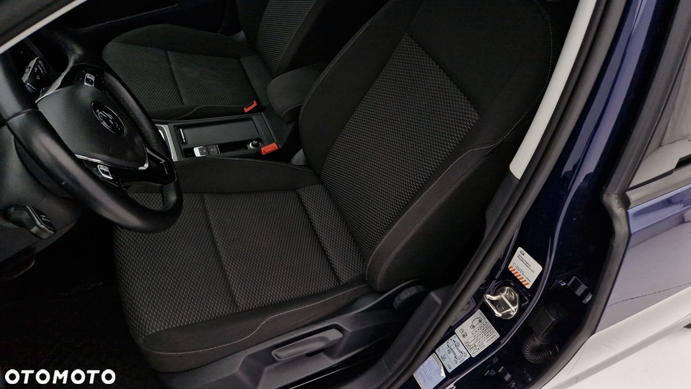 Volkswagen Golf - 15
