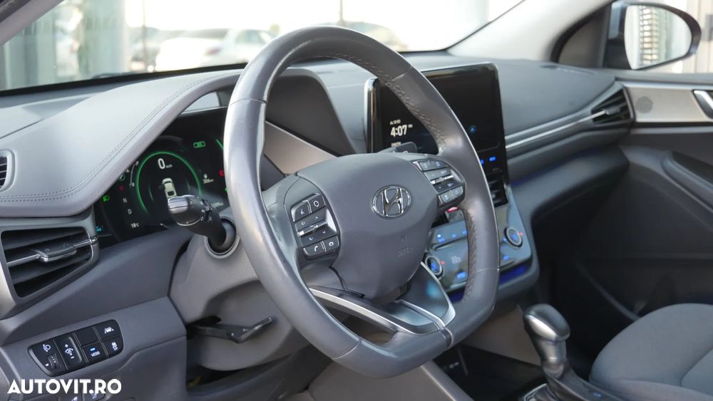 Hyundai IONIQ - 13