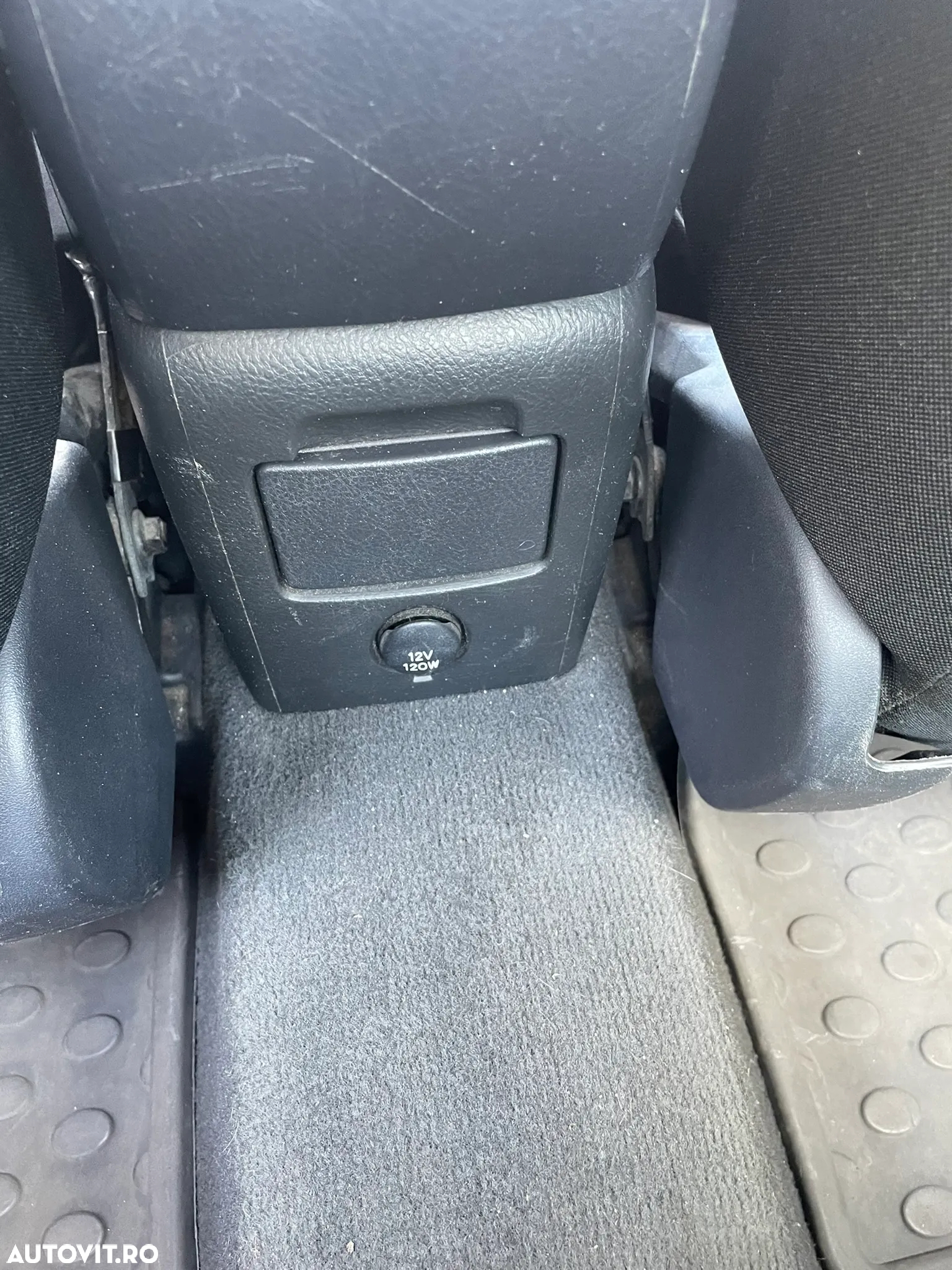 Toyota Avensis 1.6 Sedan Terra - 14