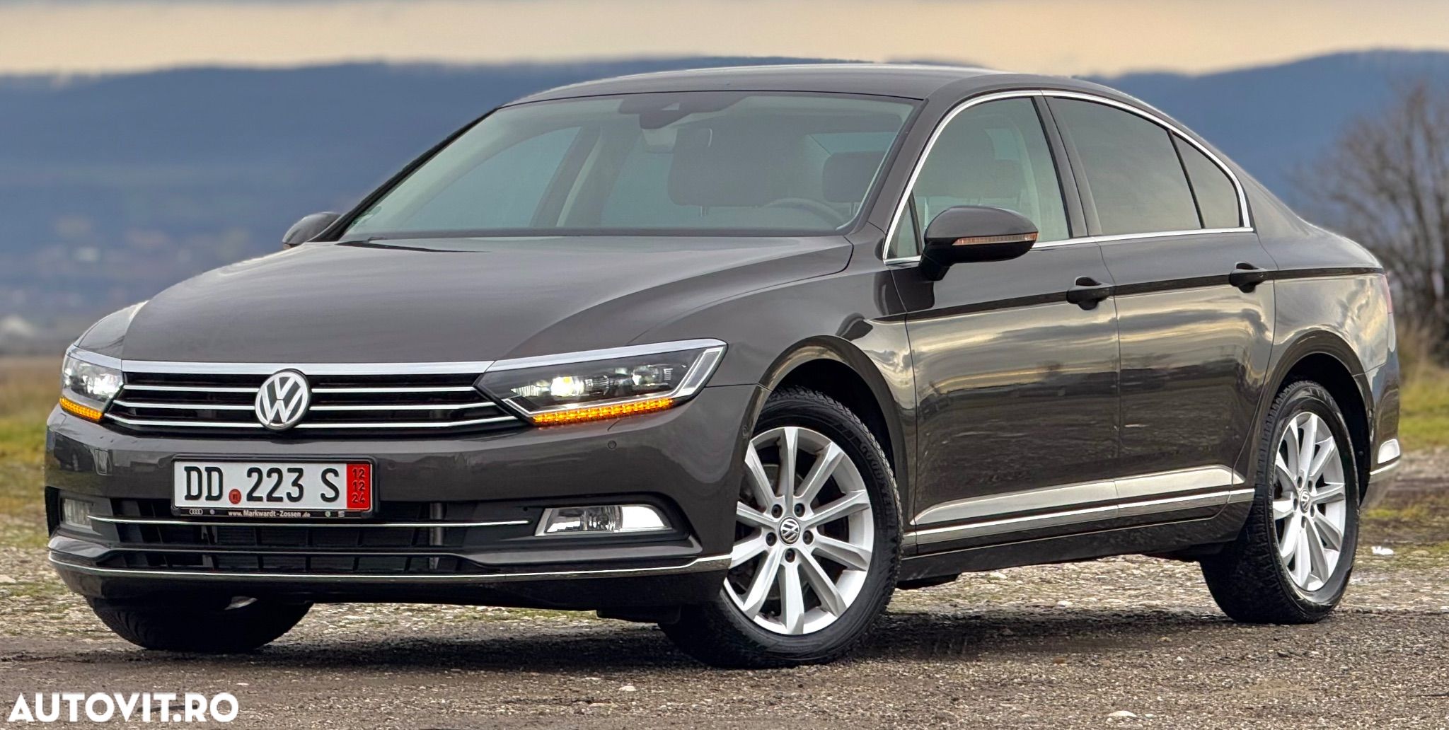 Volkswagen Passat 2.0 TDI DSG Highline - 1