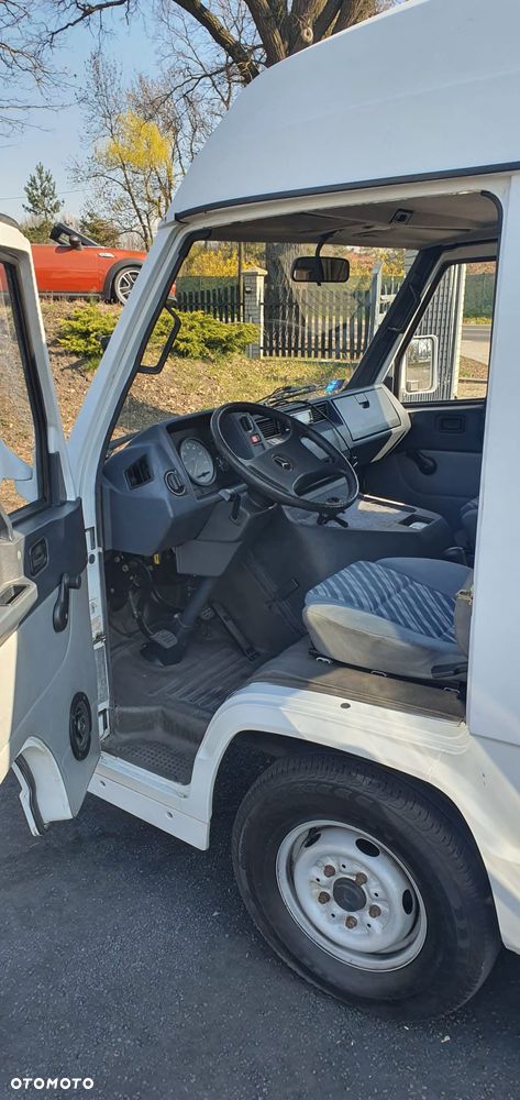 Mercedes-Benz MB100 - 13