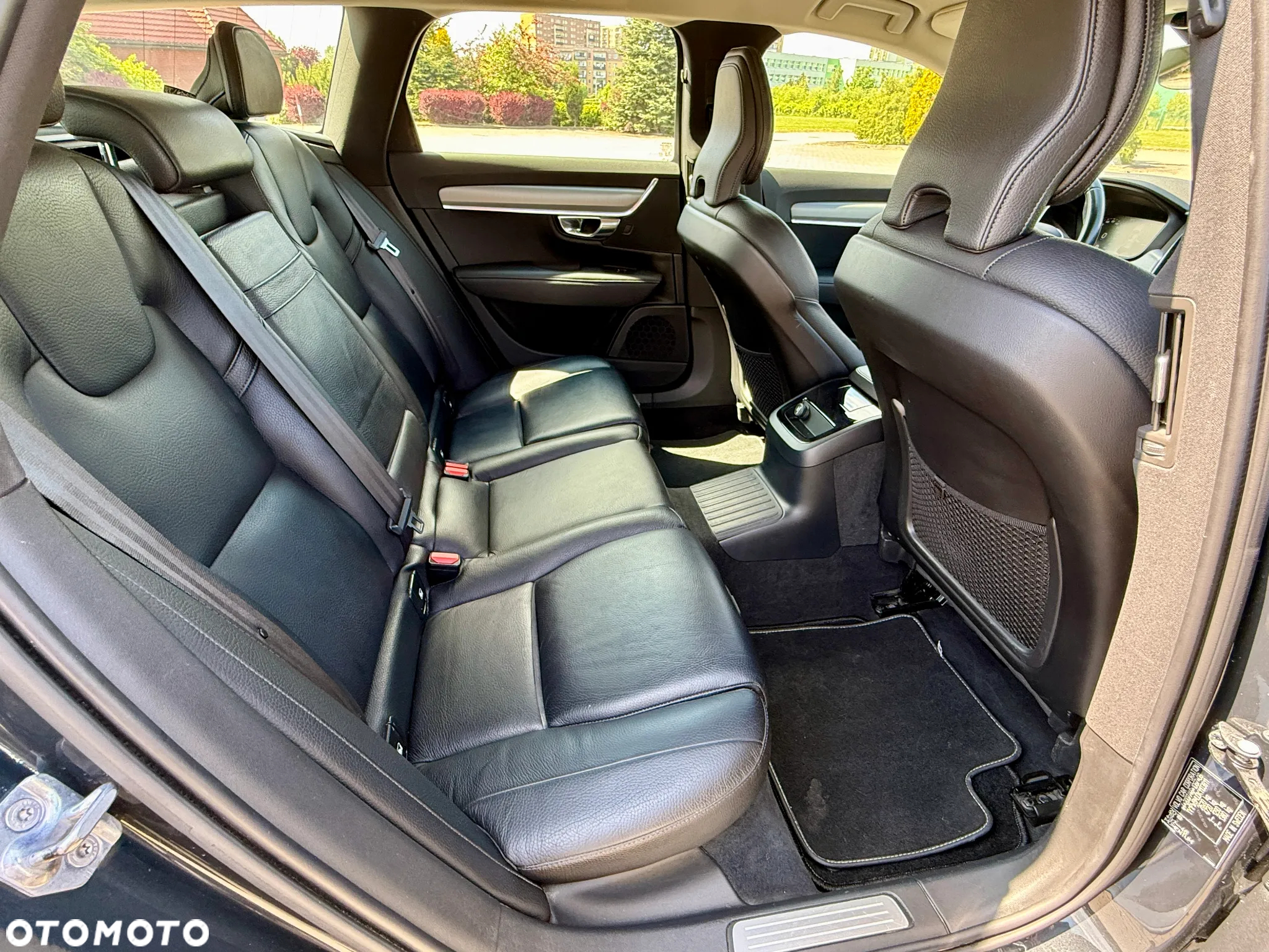 Volvo V90 T8 AWD Plug-In Hybrid Momentum Pro - 21