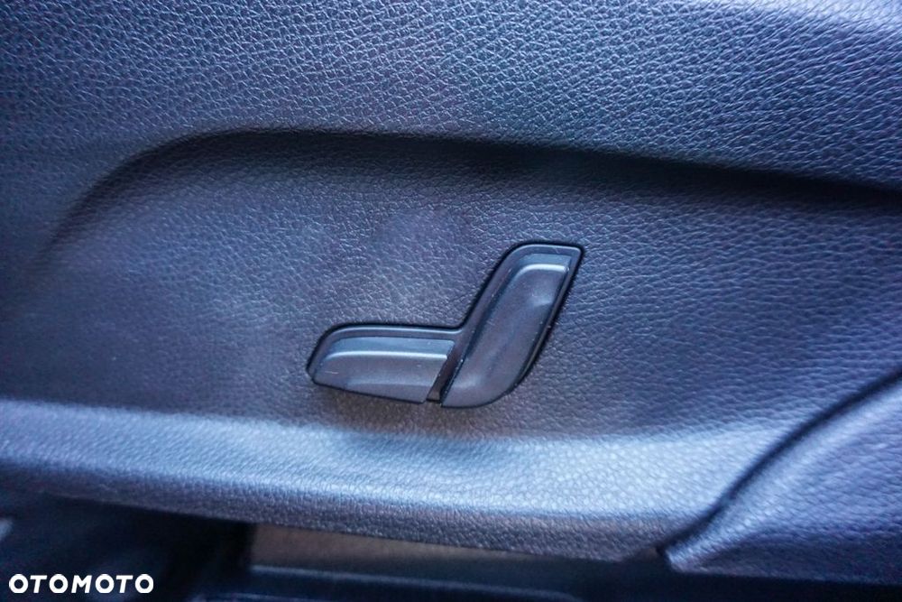 Mercedes-Benz GLC 250 4Matic 9G-TRONIC AMG Line - 31