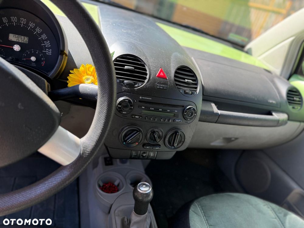 Volkswagen New Beetle - 12