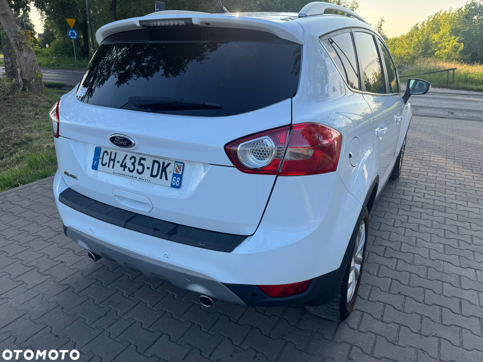 Ford Kuga 2.0 TDCi 2x4 Titanium - 5