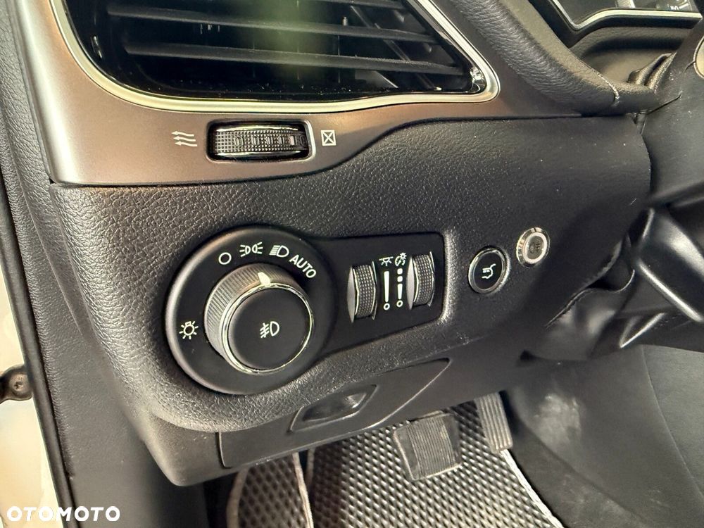 Jeep Cherokee - 22