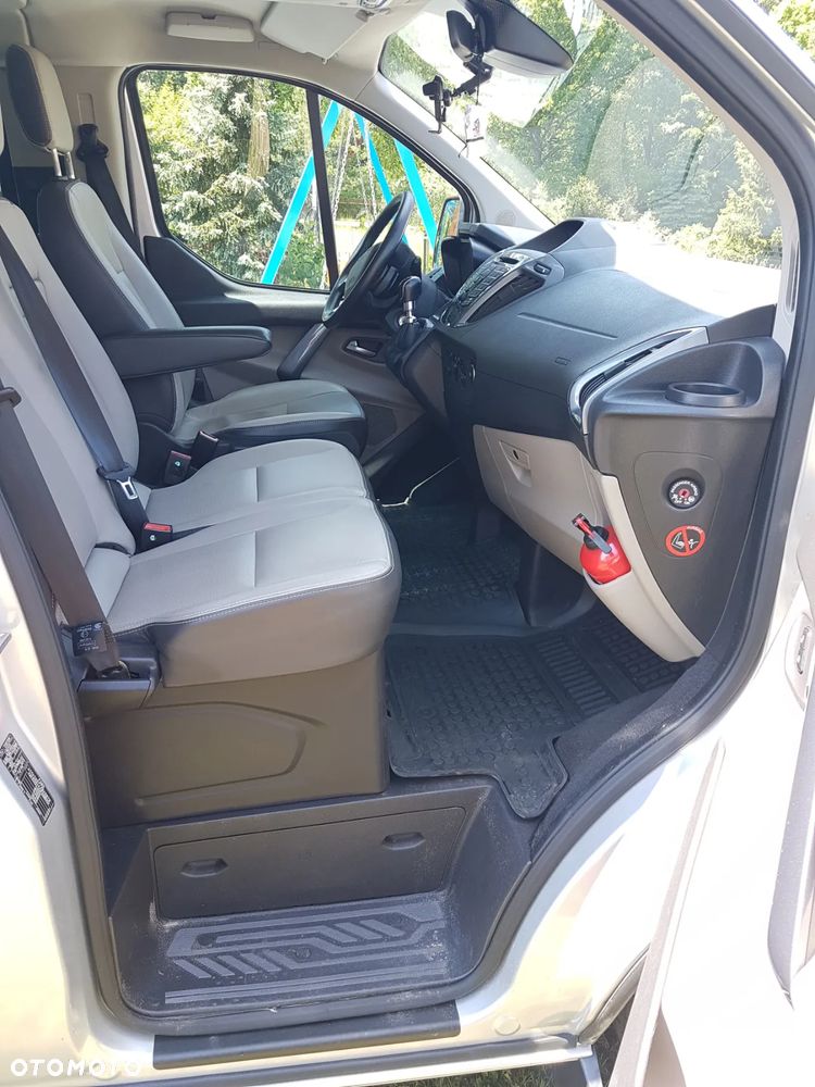 Ford Tourneo Custom - 26