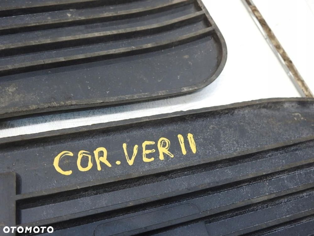 DYWANIKI CHODNICZKI GUMOWE TOYOTA COROLLA VERSO II - 2