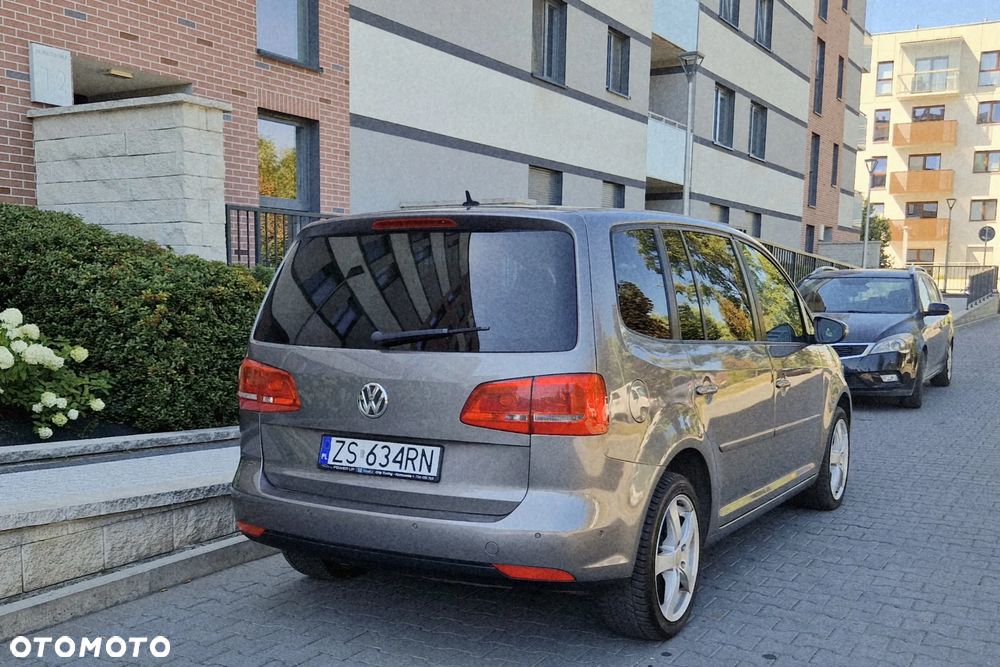 Volkswagen Touran 1.4 TSI Comfortline DSG - 4