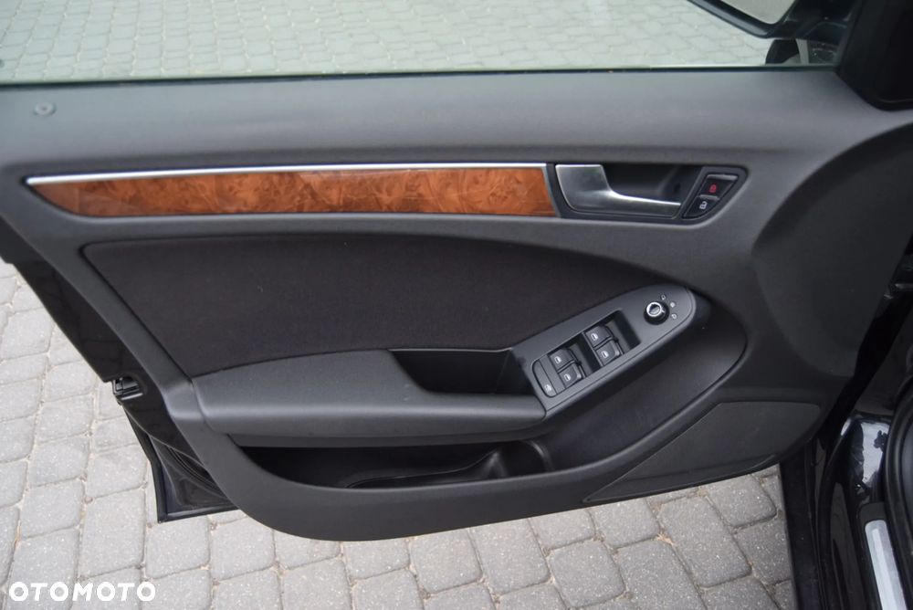 Audi A4 Avant 1.8 TFSI Ambiente - 28