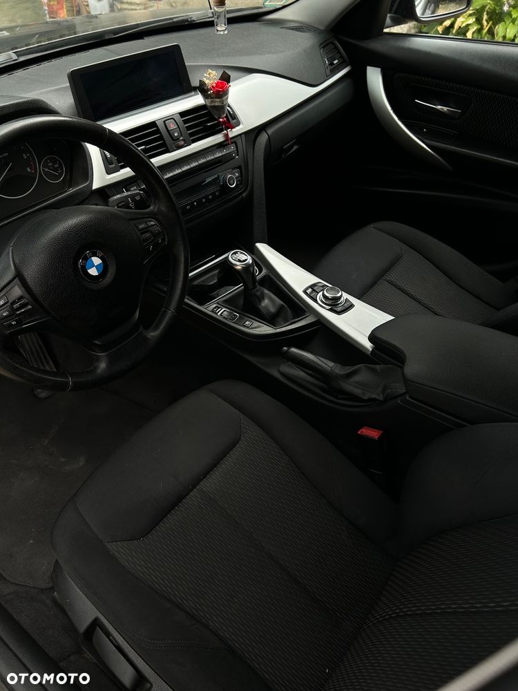 BMW Seria 3 320d - 5