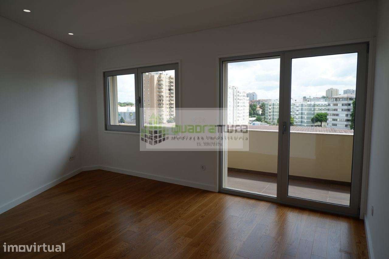 Apartamento T2+1 | Boavista | junto à Rotunda | Totalmente restaurado - Grande imagem: 2/9