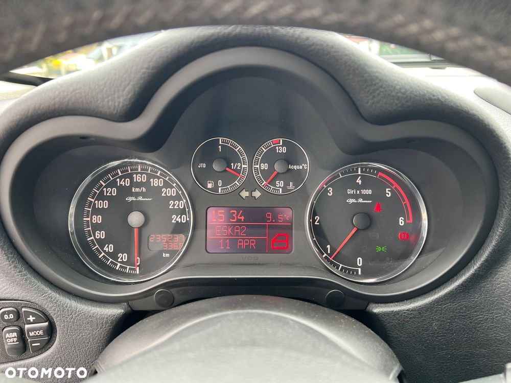 Alfa Romeo 147 1.9 JTD 16V Distinctive - 11