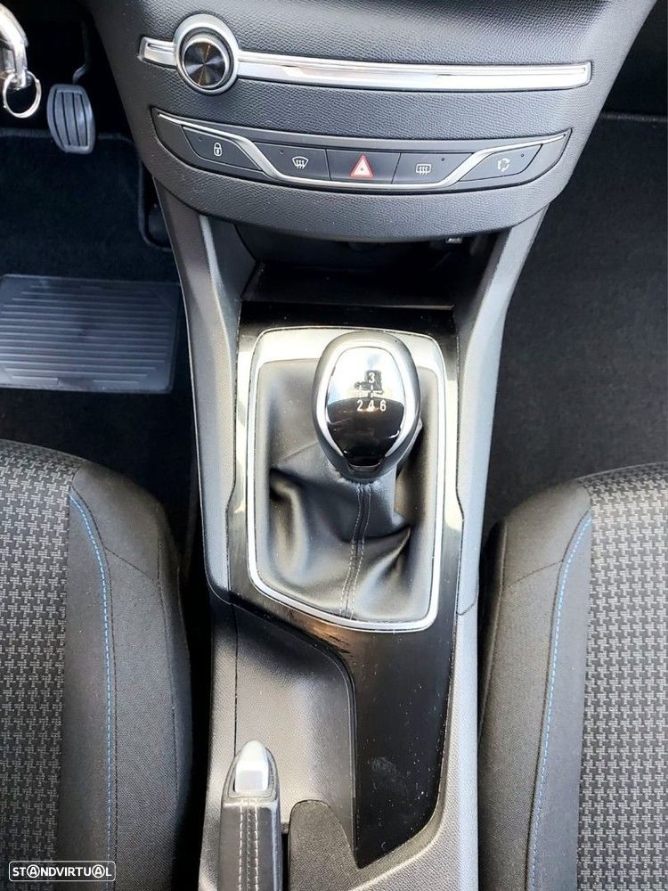 Peugeot 308 1.2 PureTech Style - 24