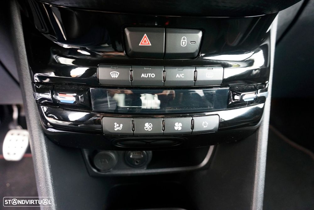 Peugeot 2008 1.2 PureTech GT Line - 22