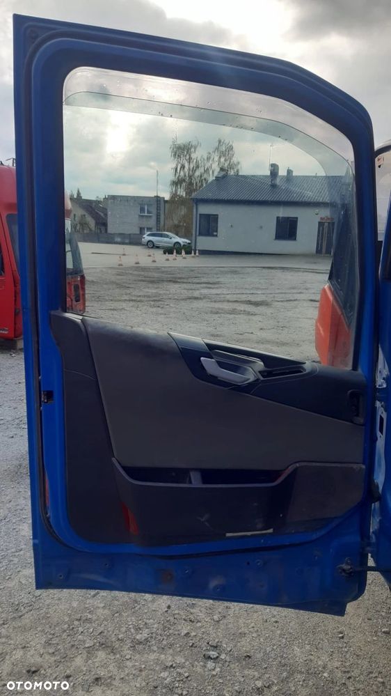VOLVO FH4 DRZWI LEWE KOMPLETNE - 2