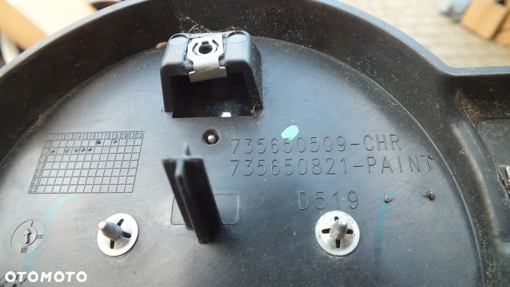 Atrapa zderzaka logo Fiat 500 L - 6