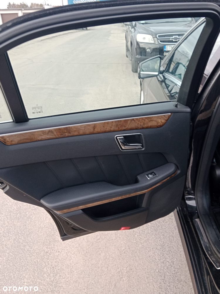 Mercedes-Benz Klasa E 250 CDI 4Matic 7G-TRONIC Elegance - 10