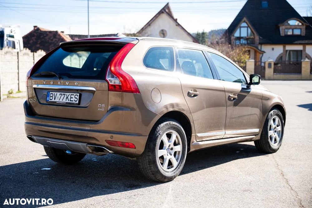 Volvo XC 60 D5 AWD Geartronic Summum - 4
