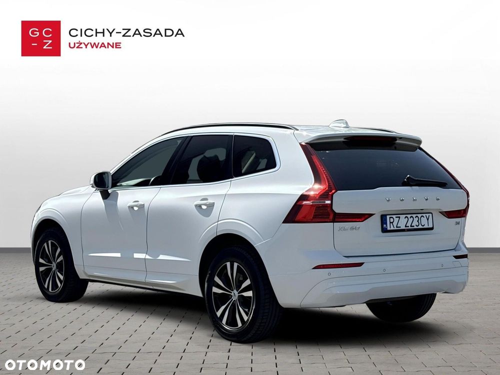 Volvo XC 60 B4 B Momentum Pro - 4