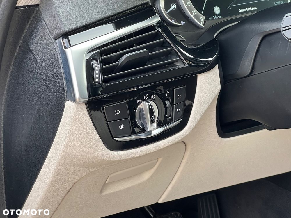 BMW Seria 5 520d xDrive Luxury Line sport - 25