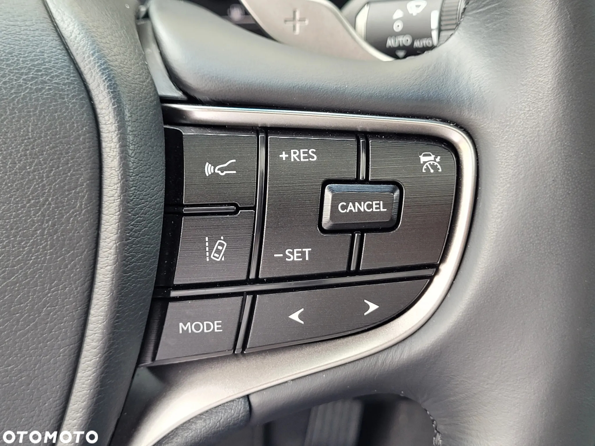Lexus ES 300h F Sport Design - 19