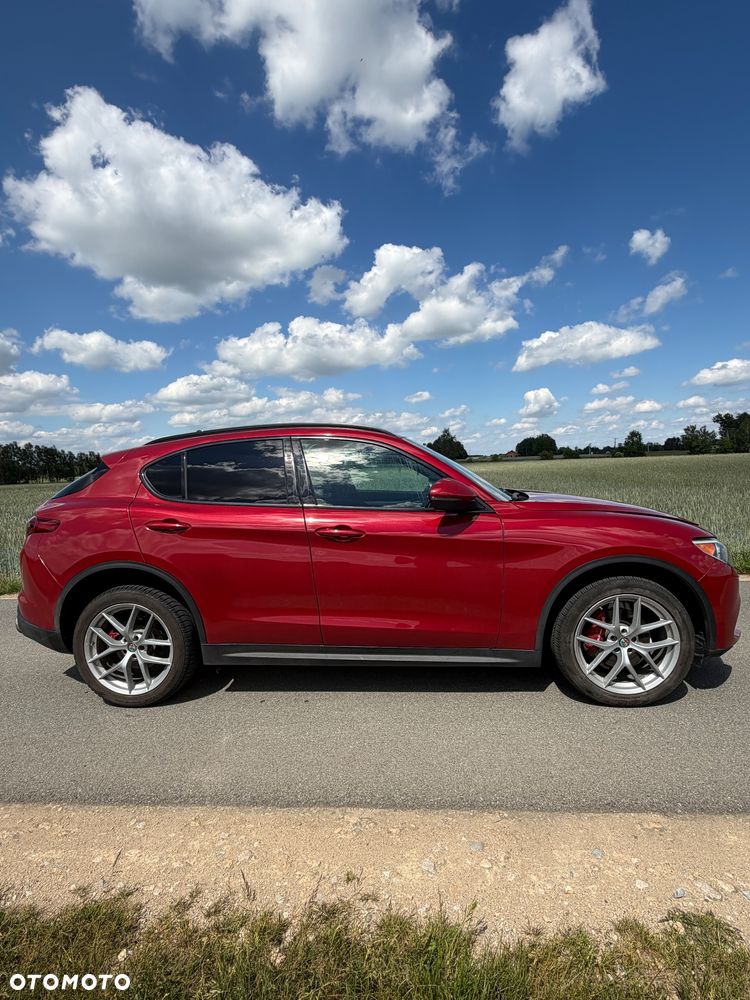 Alfa Romeo Stelvio 2.0 Turbo 16V AT8-Q4 Lusso Ti - 4