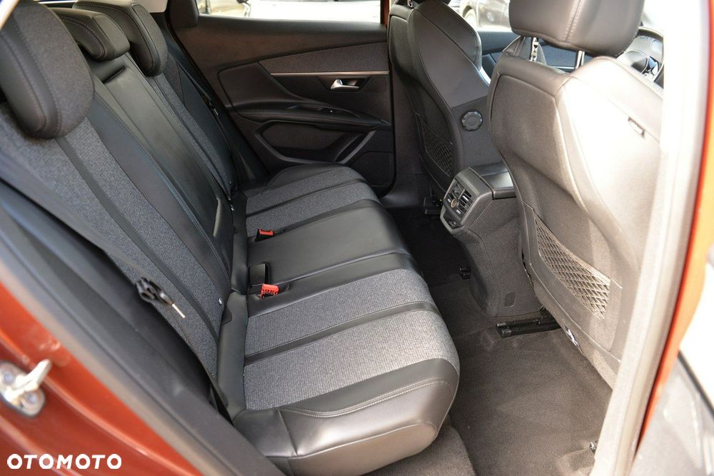 Peugeot 3008 2.0 BlueHDi Allure S&S - 11