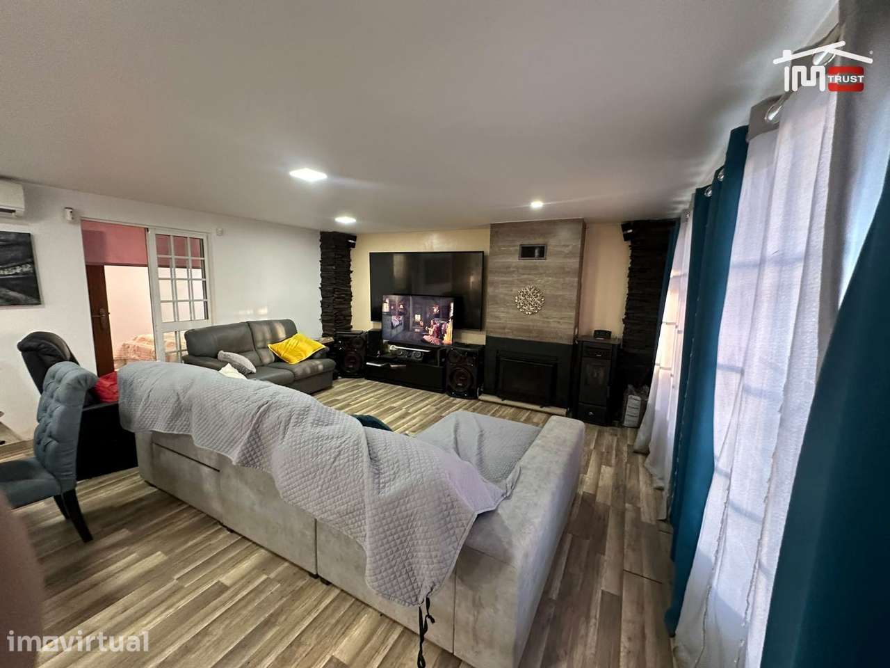 Lote Rústico 330m2 c/Moradia Térrea, Coz. Equipada, Suite, Open Spa... - Grande imagem: 2/36