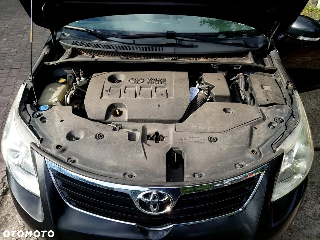 Toyota Avensis 1.8 Sol - 26