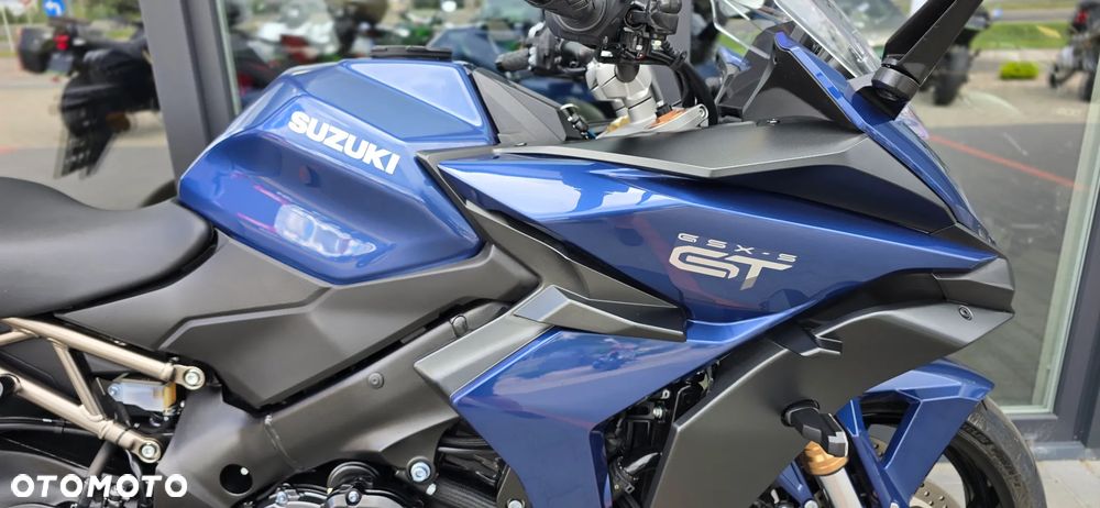 Suzuki GSX - 12