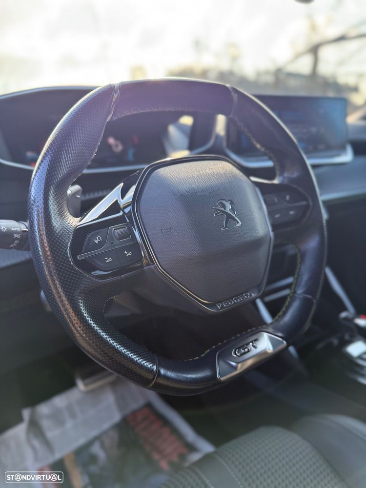 Peugeot 2008 PureTech 130 EAT8 GT Pack - 23