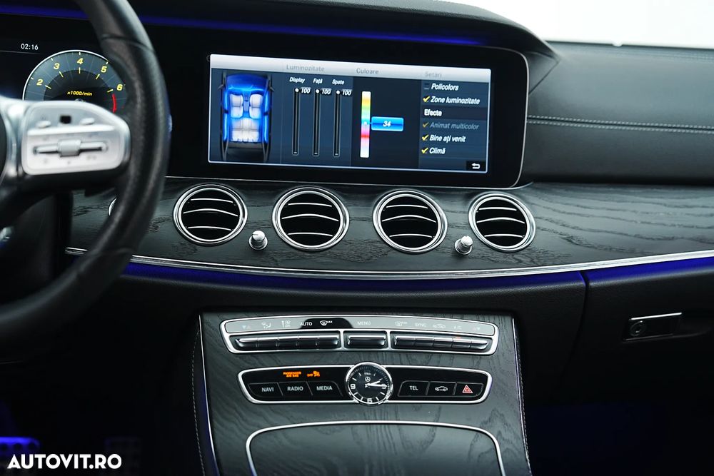 Mercedes-Benz E 300 9G-TRONIC AMG Line - 29