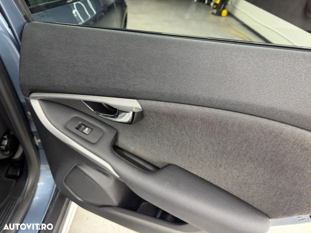 Volvo V40 D3 Geartronic Momentum - 26