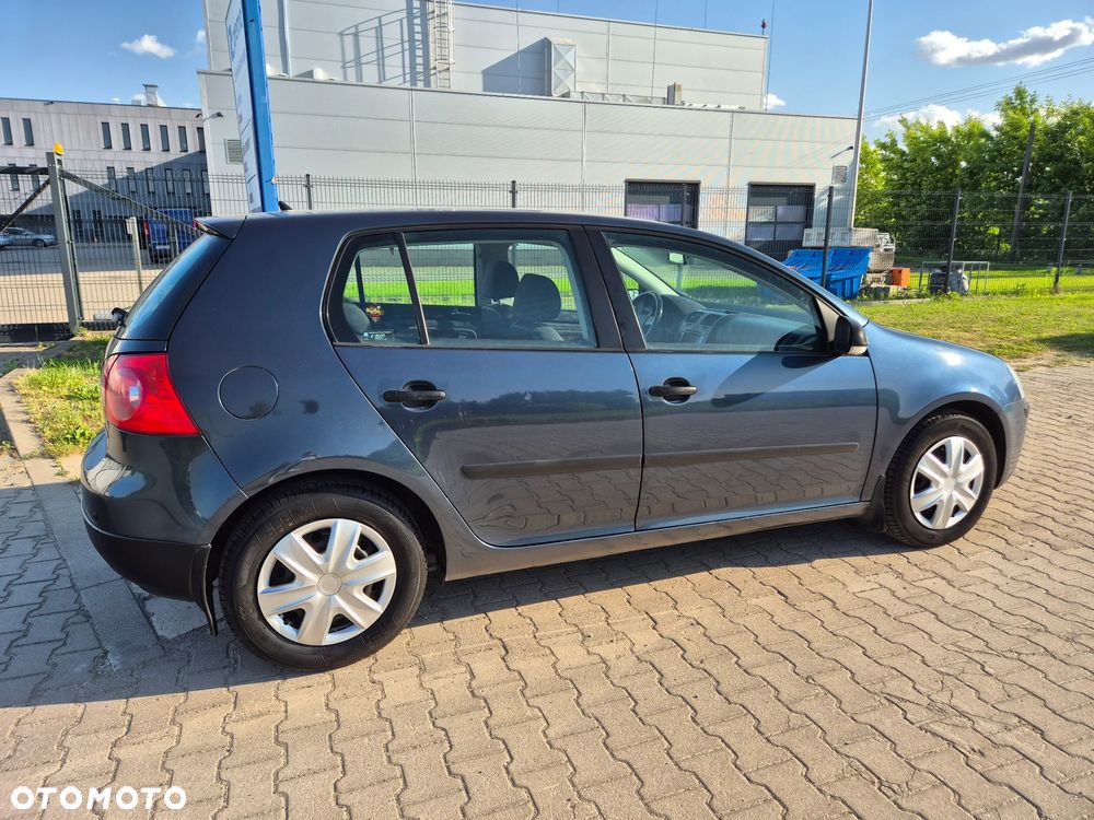 Volkswagen Golf 1.6 FSI Comfortline - 5
