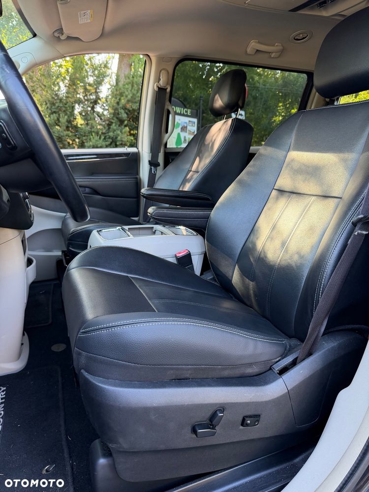 Chrysler Town & Country 3.6 Touring - 16