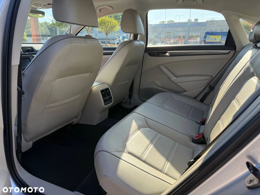 Volkswagen Passat 1.8 TSI (BlueMotion Technology) DSG Highline - 11