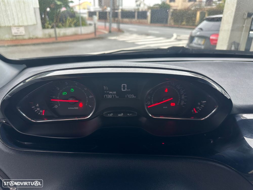 Peugeot 208 1.2 VTi SE Style - 13