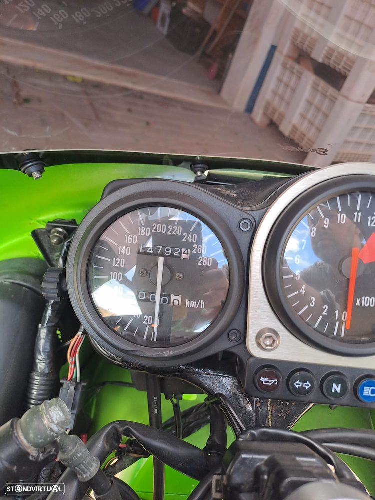 Kawasaki ZXR Ninja ZX7R - 9