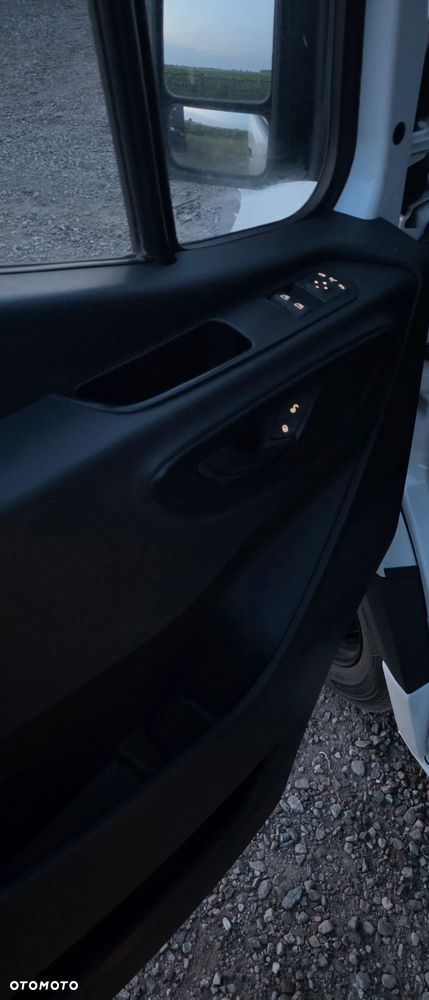 Mercedes-Benz Sprinter - 14