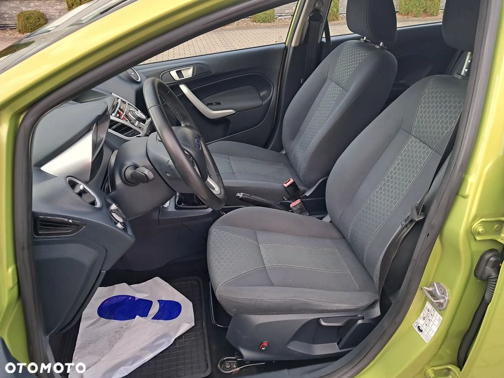 Ford Fiesta 1.25 Celebration - 21